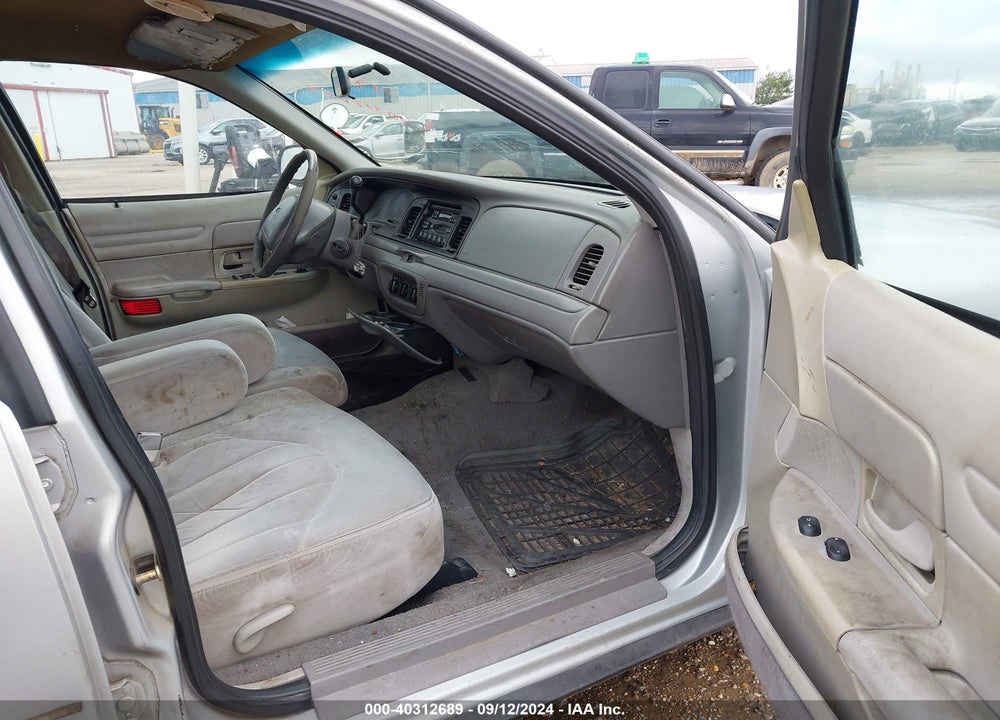 2000 FORD CROWN VICTORIA POLICE INTERCEPTOR VIN: 2FAFP71W0YX115539