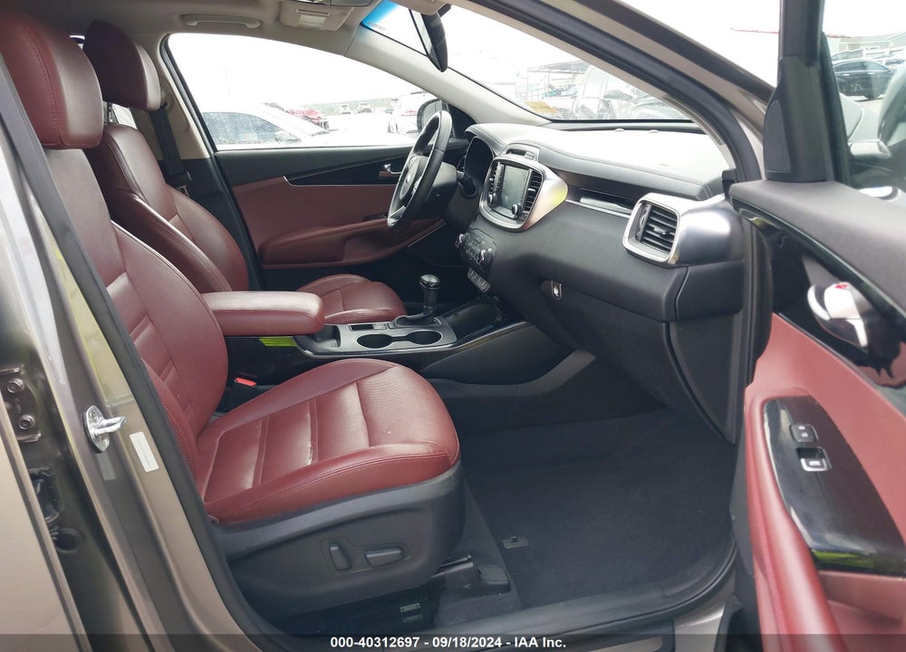 2017 KIA SORENTO 3.3L SX VIN: 5XYPKDA52HG338063