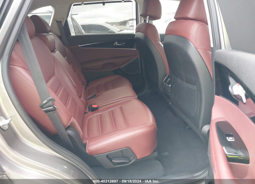 2017 KIA SORENTO 3.3L SX VIN: 5XYPKDA52HG338063