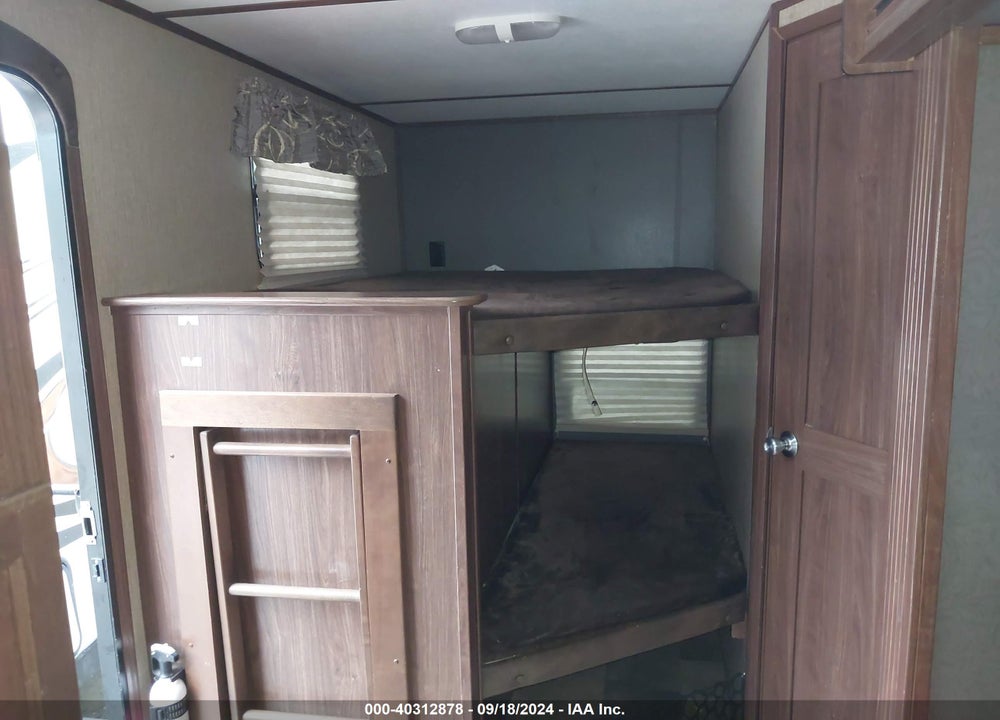 2018 KEYSTONE SPRINTER TRAVEL TRAILER VIN: 4YDT29B24J1530491