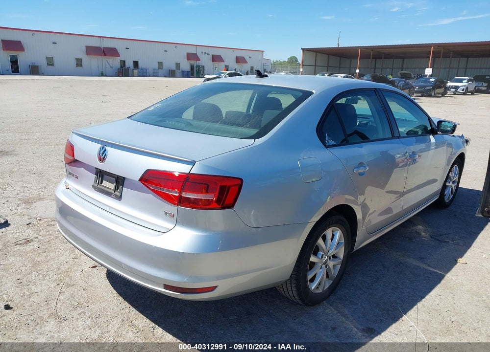 2015 VOLKSWAGEN JETTA 1.8T SE VIN: 3VWD17AJ8FM262494