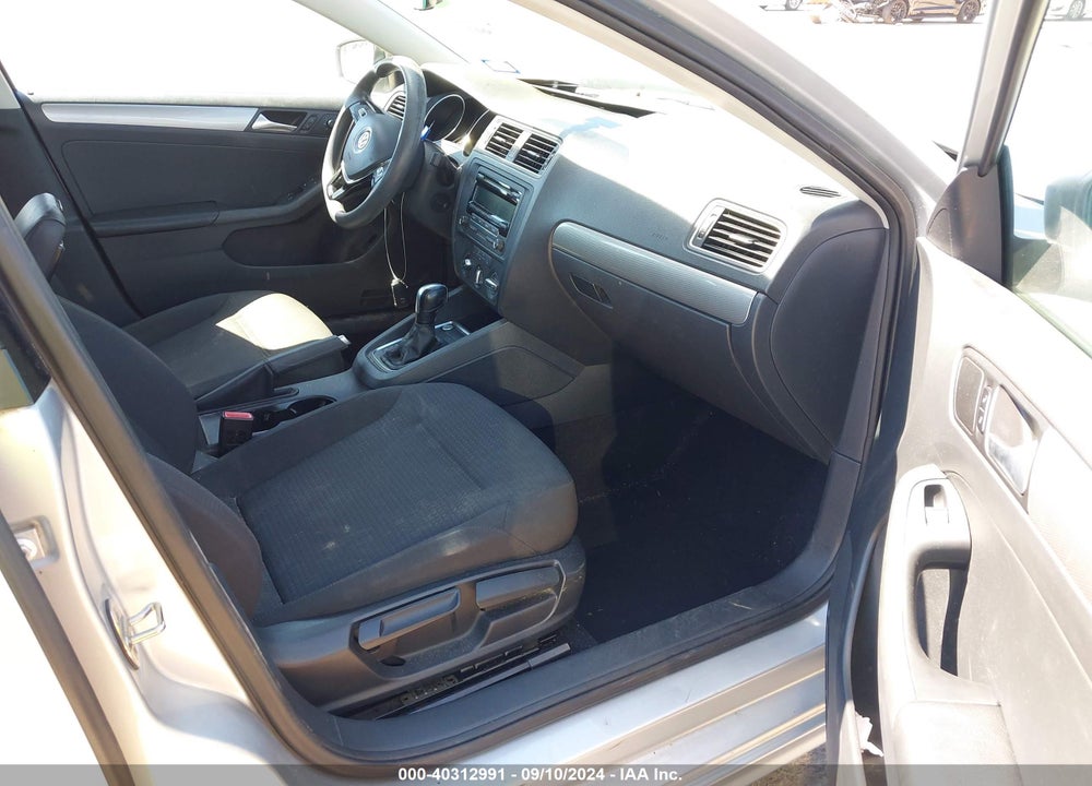 2015 VOLKSWAGEN JETTA 1.8T SE VIN: 3VWD17AJ8FM262494