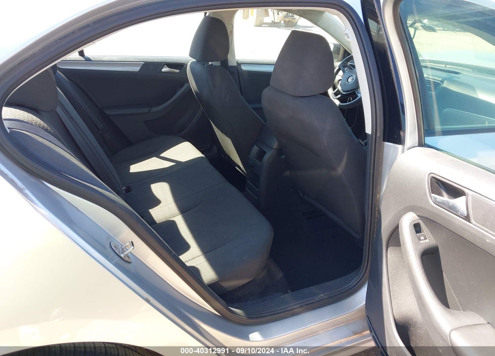 2015 VOLKSWAGEN JETTA 1.8T SE VIN: 3VWD17AJ8FM262494