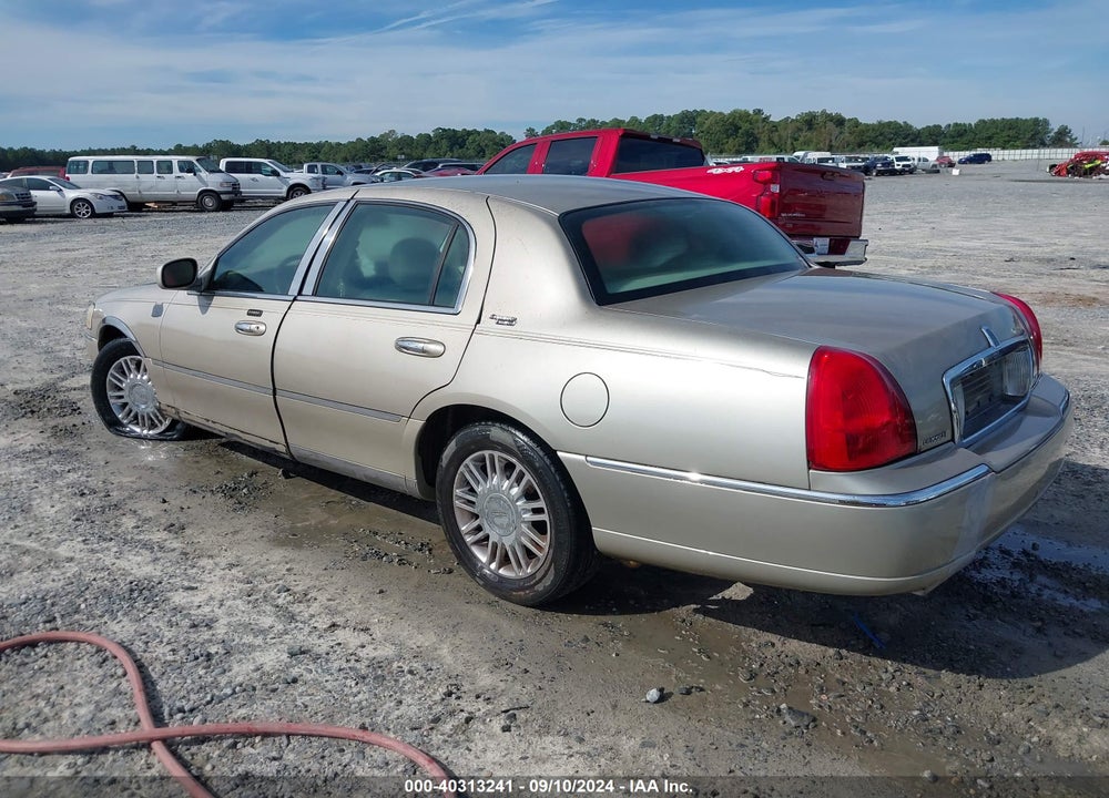 2006 LINCOLN TOWN CAR SIGNATURE LIMITED VIN: 1LNHM82W16Y650517