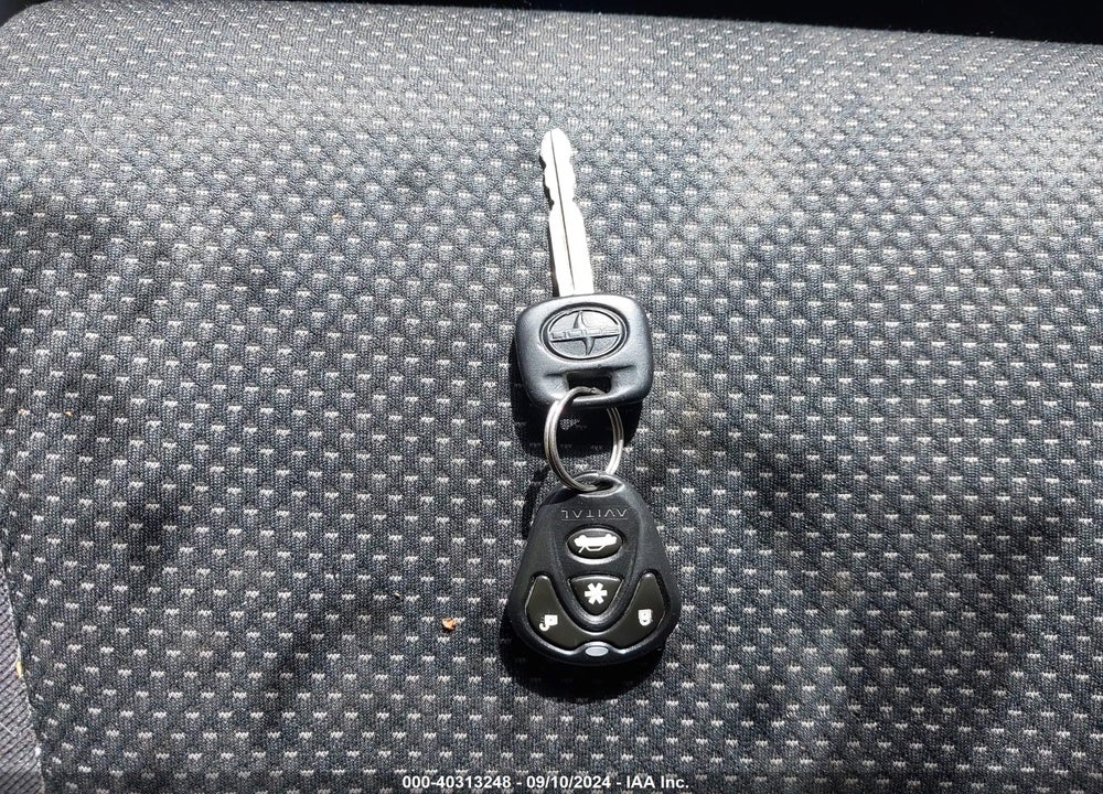 2005 SCION XB VIN: JTLKT324850197805
