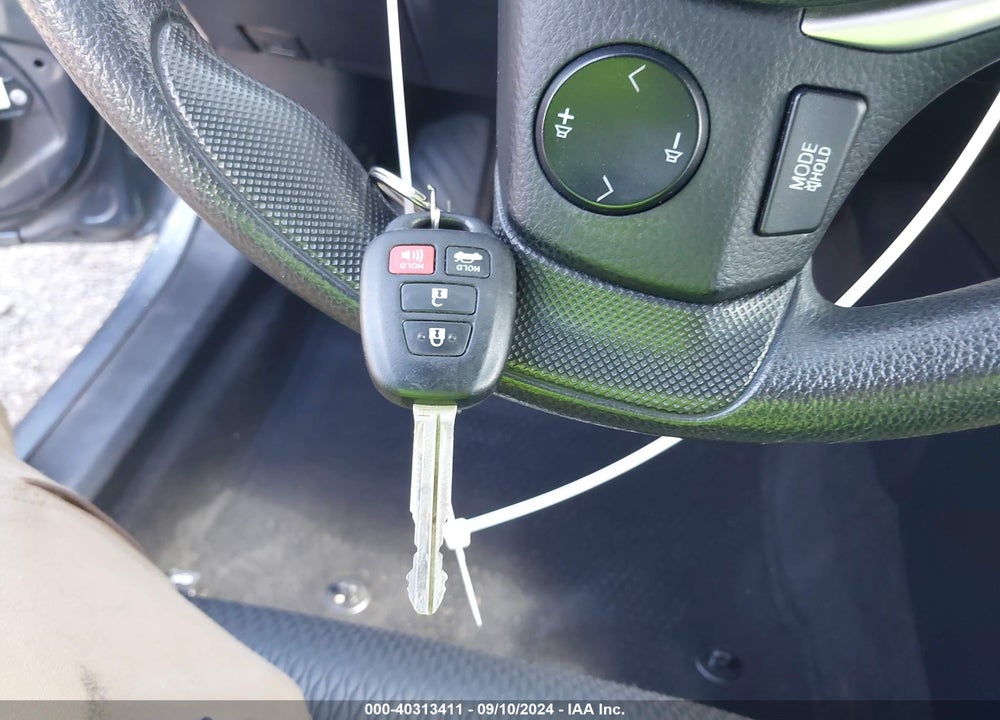 2017 TOYOTA COROLLA LE VIN: 2T1BURHE5HC844117