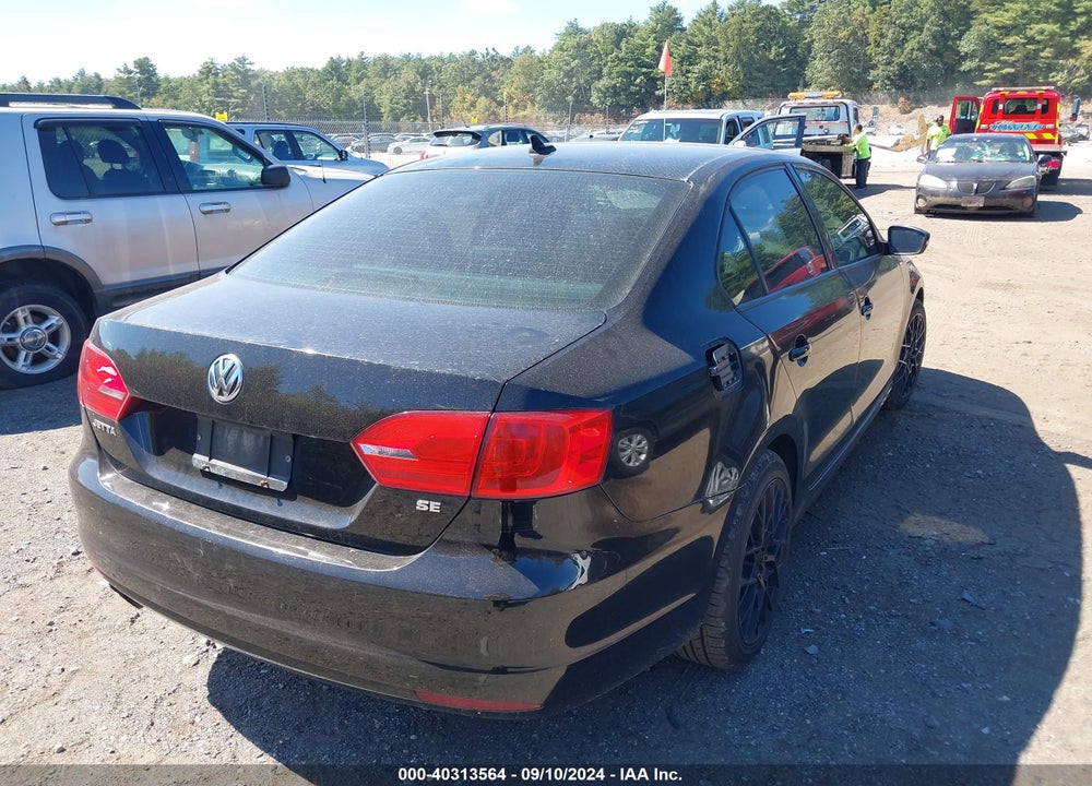 2014 VOLKSWAGEN JETTA 1.8T SE VIN: 3VWB17AJ9EM366322