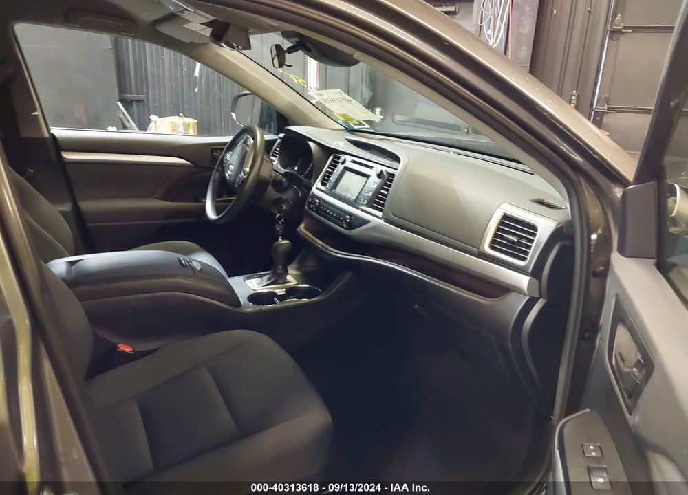 2019 TOYOTA HIGHLANDER LE VIN: 5TDBZRFHXKS995600