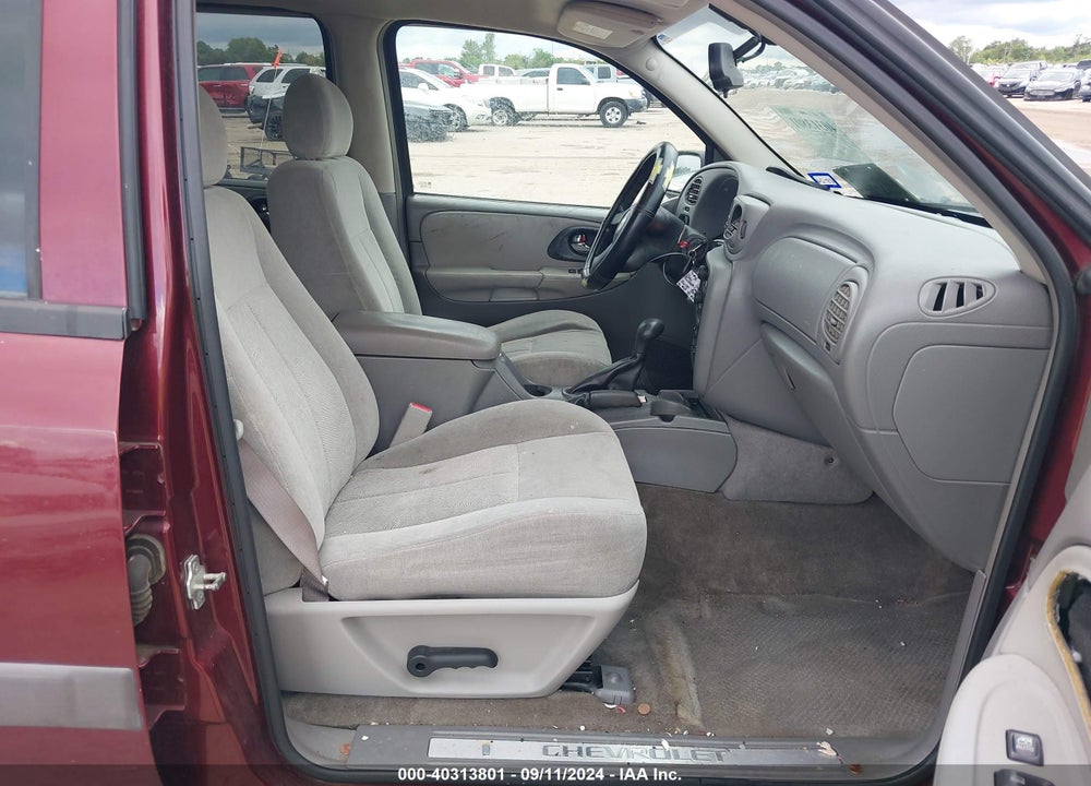 2005 CHEVROLET TRAILBLAZER LS VIN: 1GNDT13S252173369