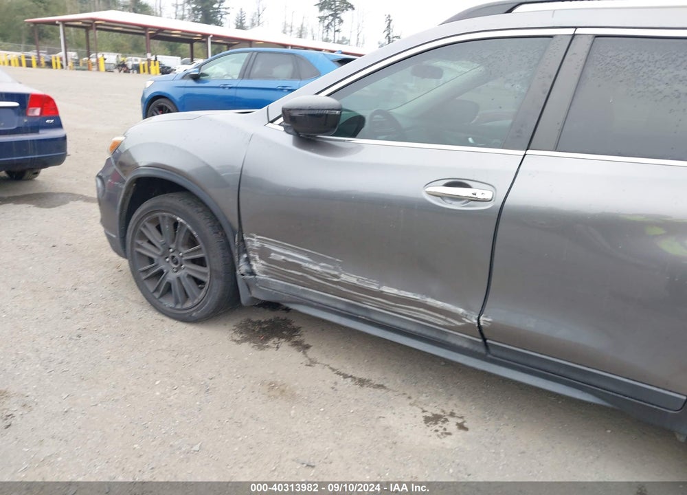2018 NISSAN ROGUE SV VIN: 5N1AT2MT8JC786251