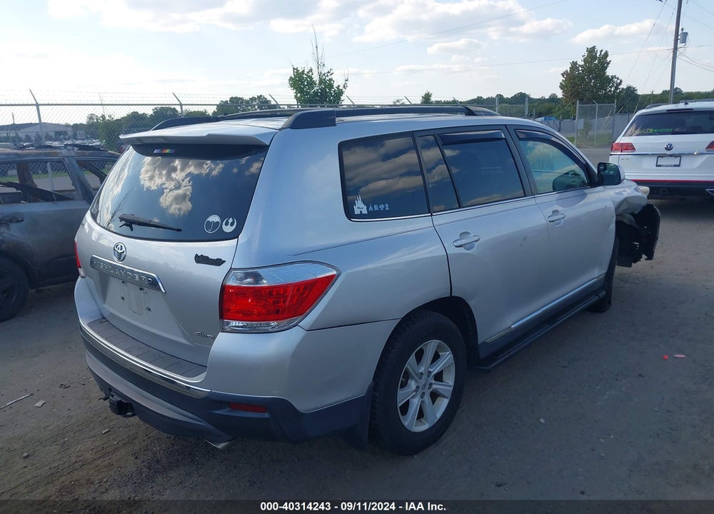 2013 TOYOTA HIGHLANDER BASE PLUS V6 VIN: 5TDBK3EH7DS192992