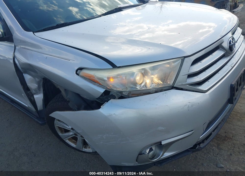 2013 TOYOTA HIGHLANDER BASE PLUS V6 VIN: 5TDBK3EH7DS192992