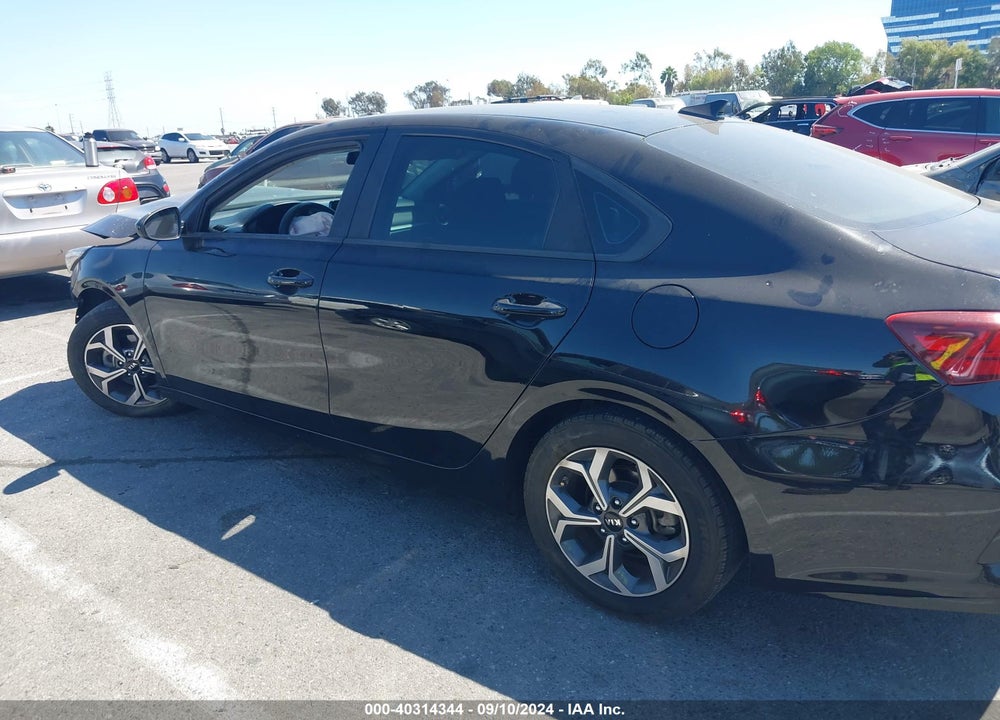 2019 KIA FORTE LXS VIN: 3KPF24AD4KE082046