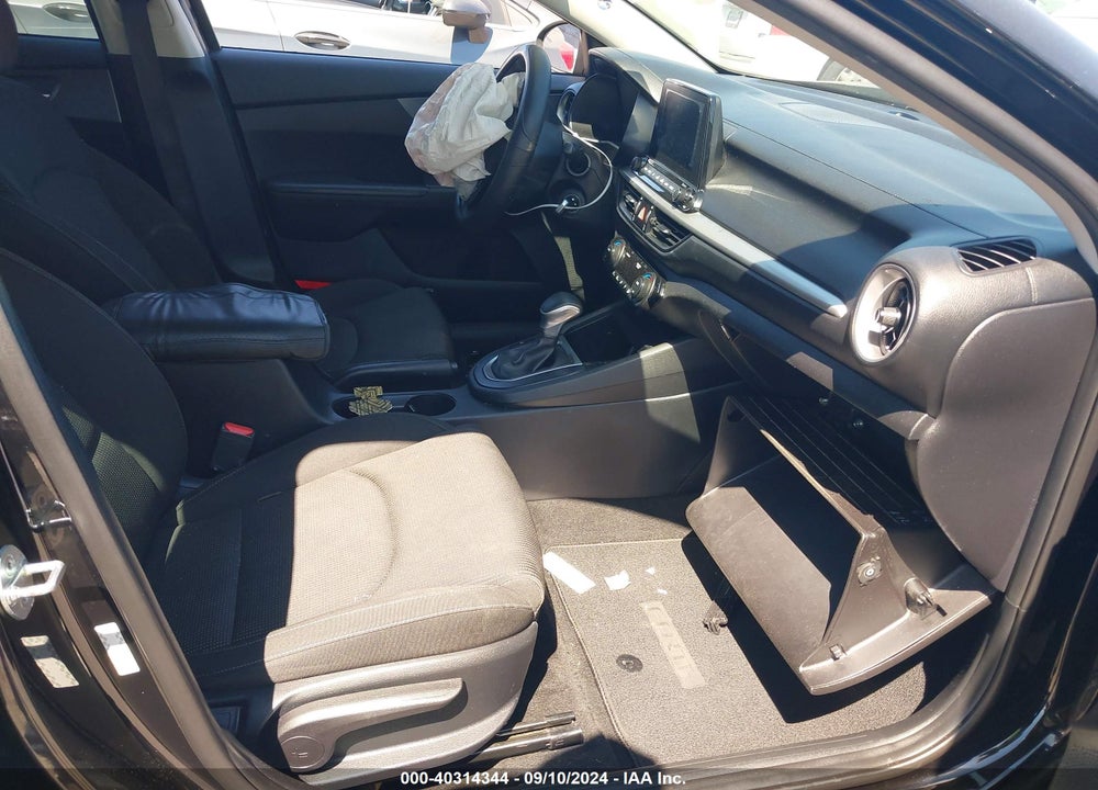 2019 KIA FORTE LXS VIN: 3KPF24AD4KE082046