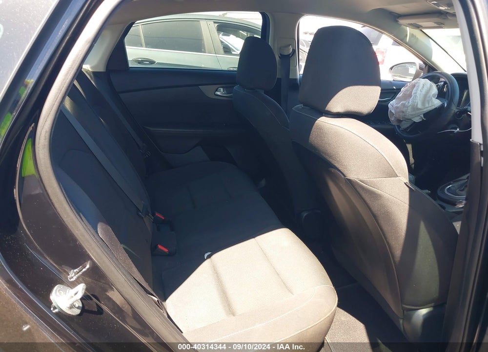 2019 KIA FORTE LXS VIN: 3KPF24AD4KE082046