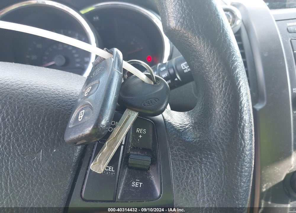 2013 KIA SORENTO LX VIN: 5XYKTDA66DG373294