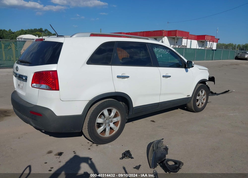 2013 KIA SORENTO LX VIN: 5XYKTDA66DG373294