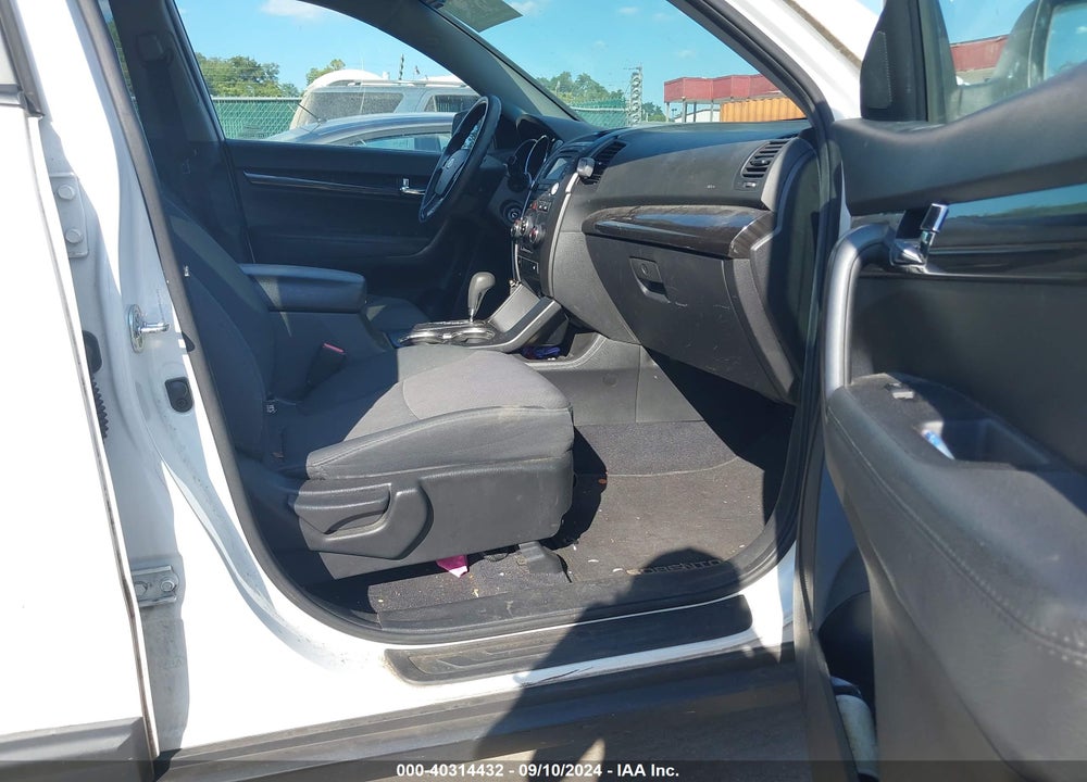2013 KIA SORENTO LX VIN: 5XYKTDA66DG373294