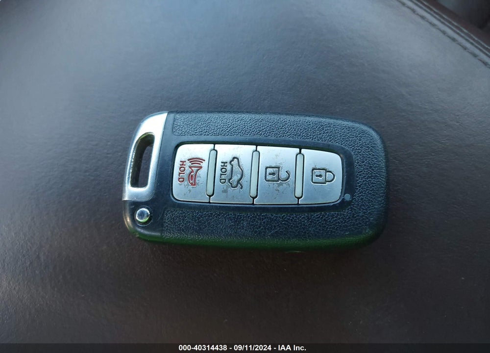 2012 HYUNDAI AZERA VIN: KMHFG4JG7CA188714