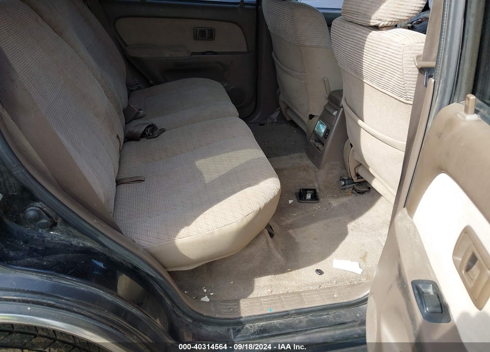 1996 TOYOTA 4RUNNER SR5 VIN: JT3HN86R9T0002136