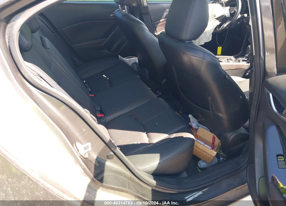 2018 MAZDA 3 TOURING VIN: 3MZBN1V38JM258300