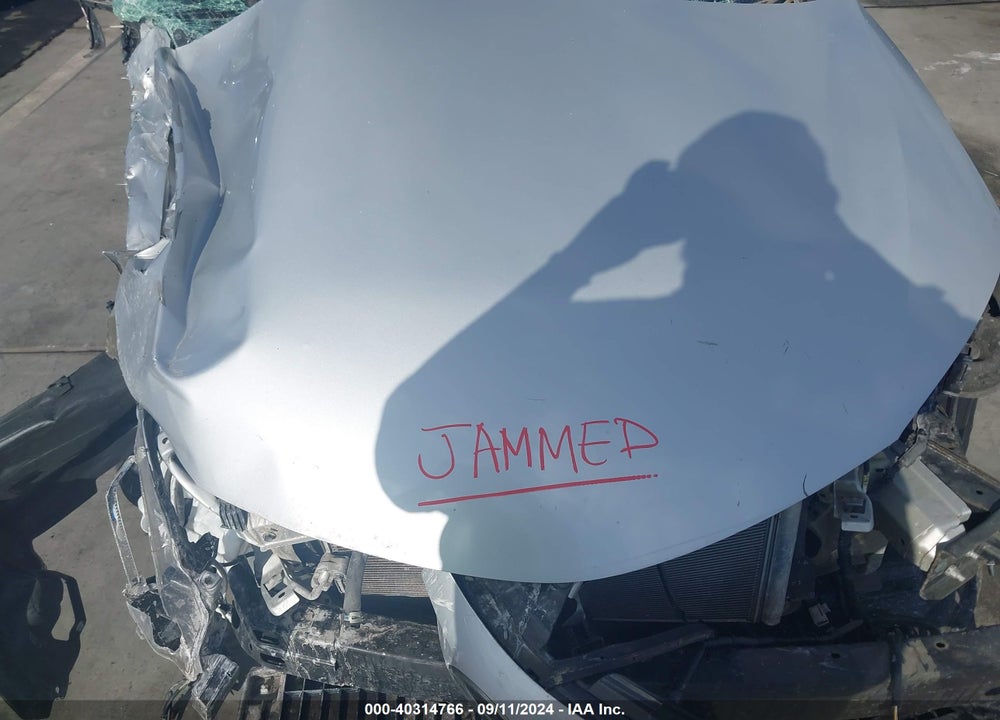 2018 TOYOTA COROLLA SE VIN: 5YFBURHE8JP787627