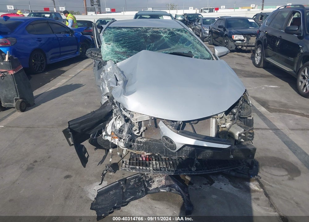 2018 TOYOTA COROLLA SE VIN: 5YFBURHE8JP787627