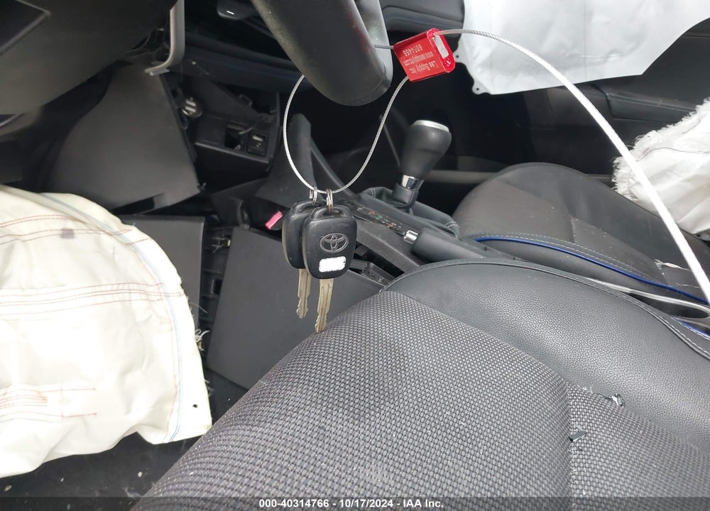 2018 TOYOTA COROLLA SE VIN: 5YFBURHE8JP787627