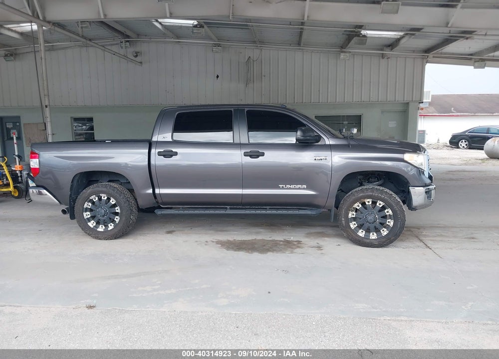 2017 TOYOTA TUNDRA SR5 5.7L V8 VIN: 5TFDW5F14HX650935
