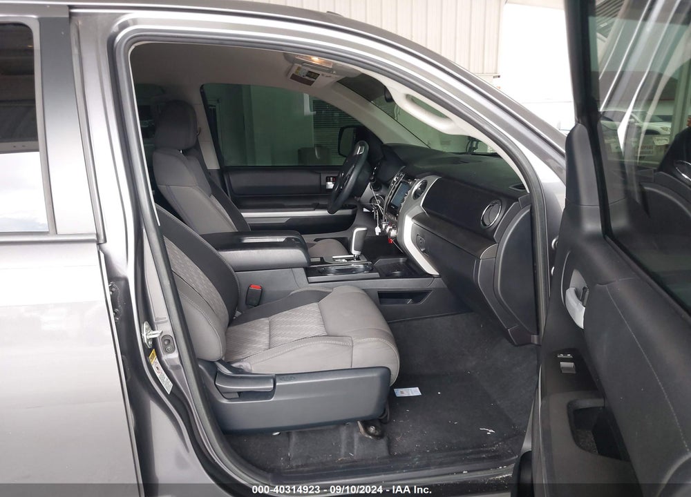 2017 TOYOTA TUNDRA SR5 5.7L V8 VIN: 5TFDW5F14HX650935