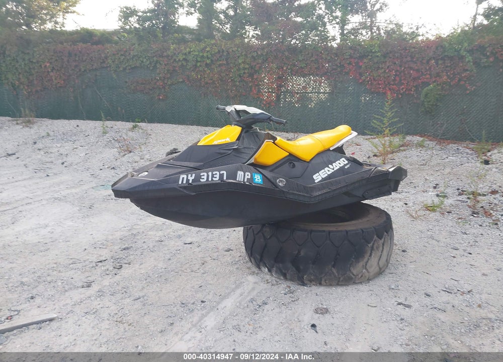 2018 SEA DOO 3UP VIN: YDV81605D818