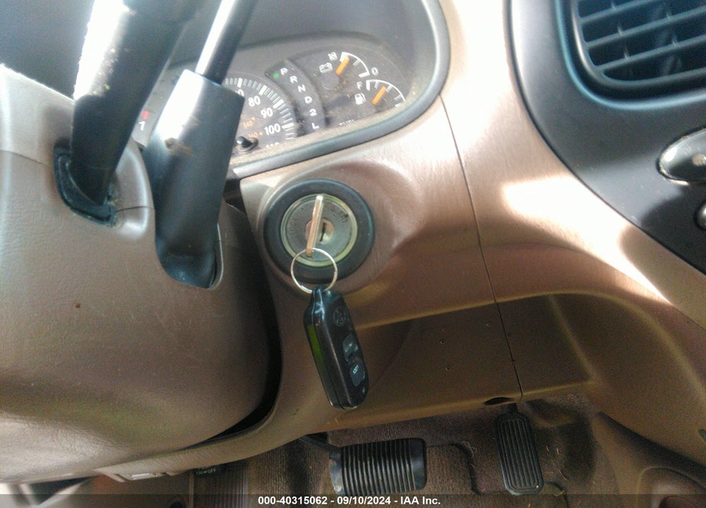 2004 TOYOTA TUNDRA SR5 V8 VIN: 5TBRT34164S454977