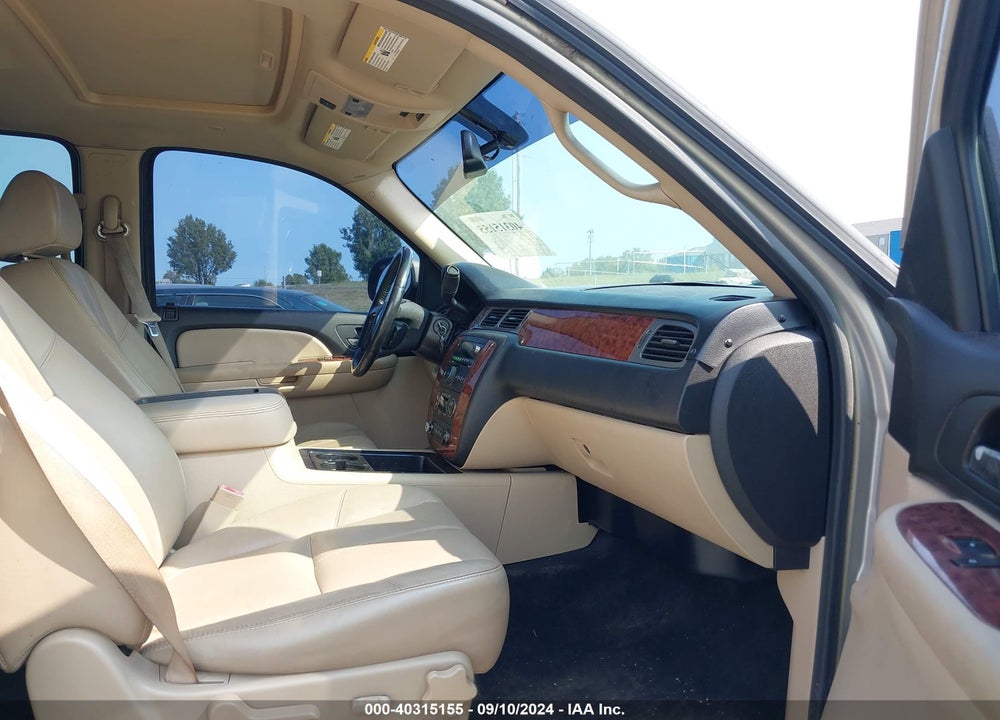 2008 CHEVROLET TAHOE LT VIN: 1GNFC13028R273233