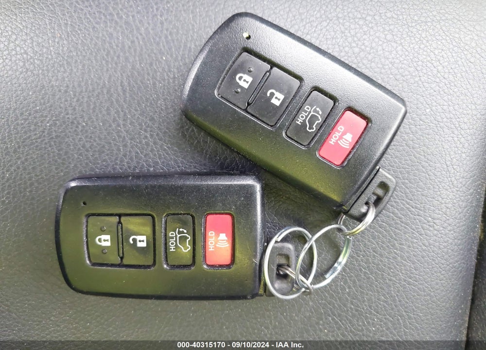 2017 TOYOTA RAV4 HYBRID SE VIN: JTMJJREVXHD077330