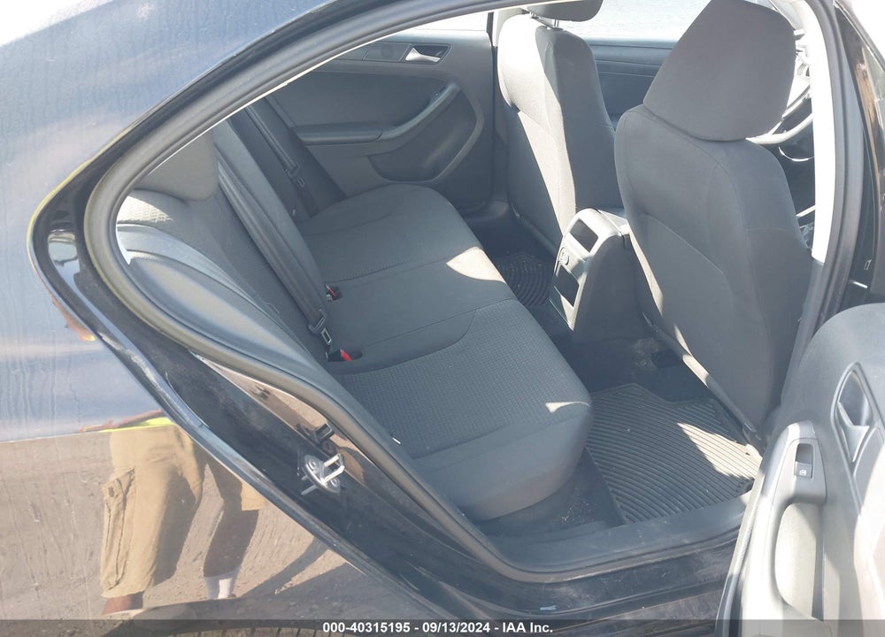 2015 VOLKSWAGEN JETTA 2.0L S VIN: 3VW2K7AJ0FM423618