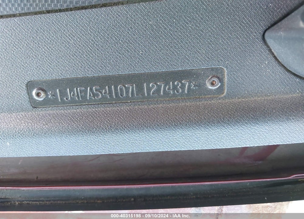 2007 JEEP WRANGLER SAHARA VIN: 1J4FA54107L127437