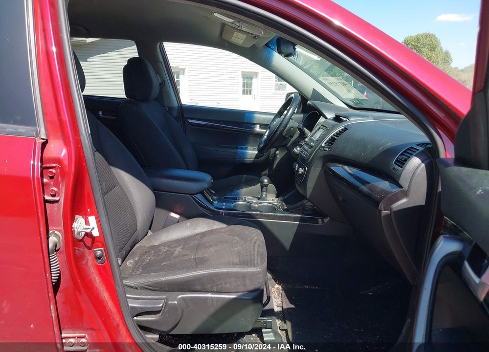 2014 KIA SORENTO LX VIN: 5XYKTCA62EG532212