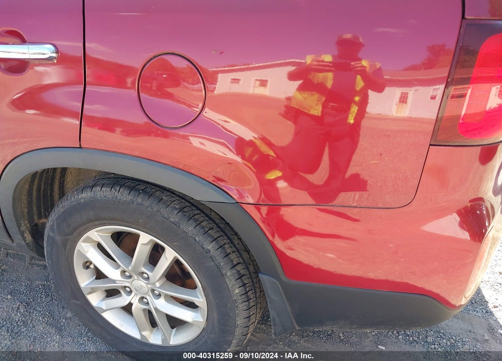 2014 KIA SORENTO LX VIN: 5XYKTCA62EG532212