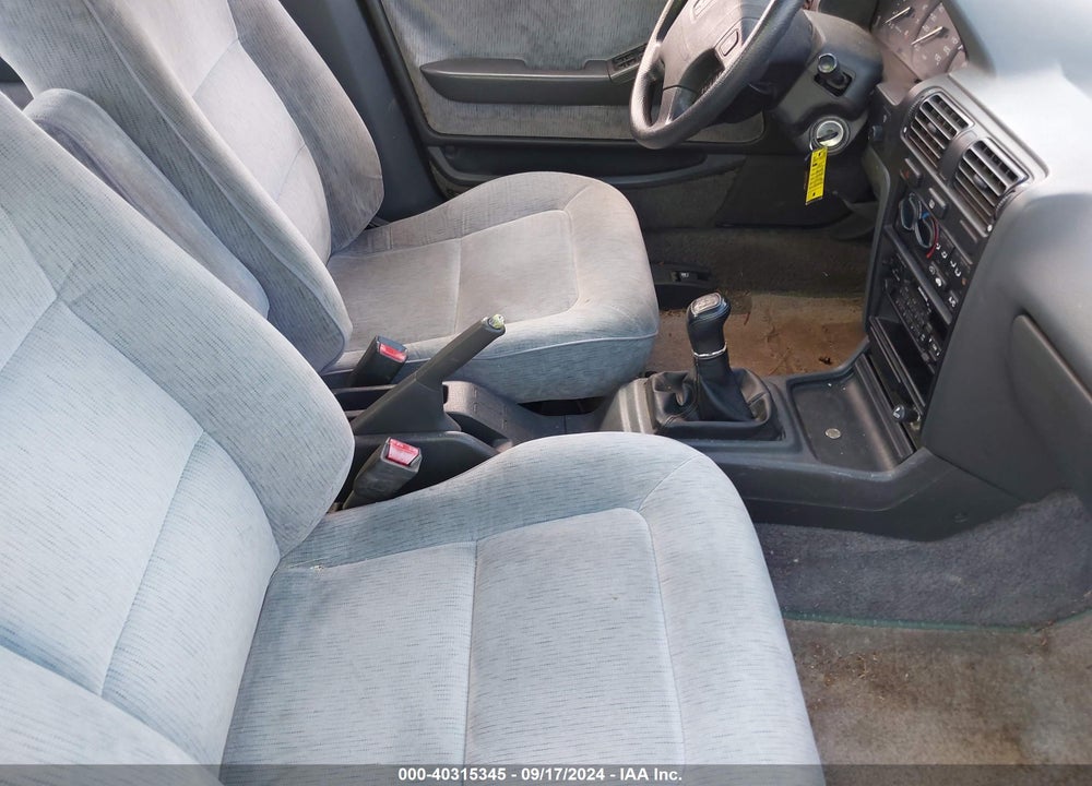 1992 HONDA ACCORD LX VIN: 1HGCB7552NA225589