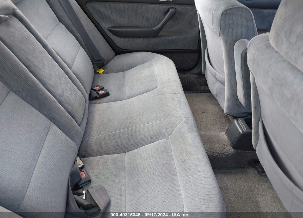 1992 HONDA ACCORD LX VIN: 1HGCB7552NA225589