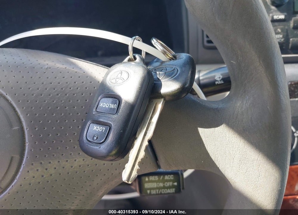 2005 TOYOTA COROLLA LE VIN: 1NXBR32E65Z438705