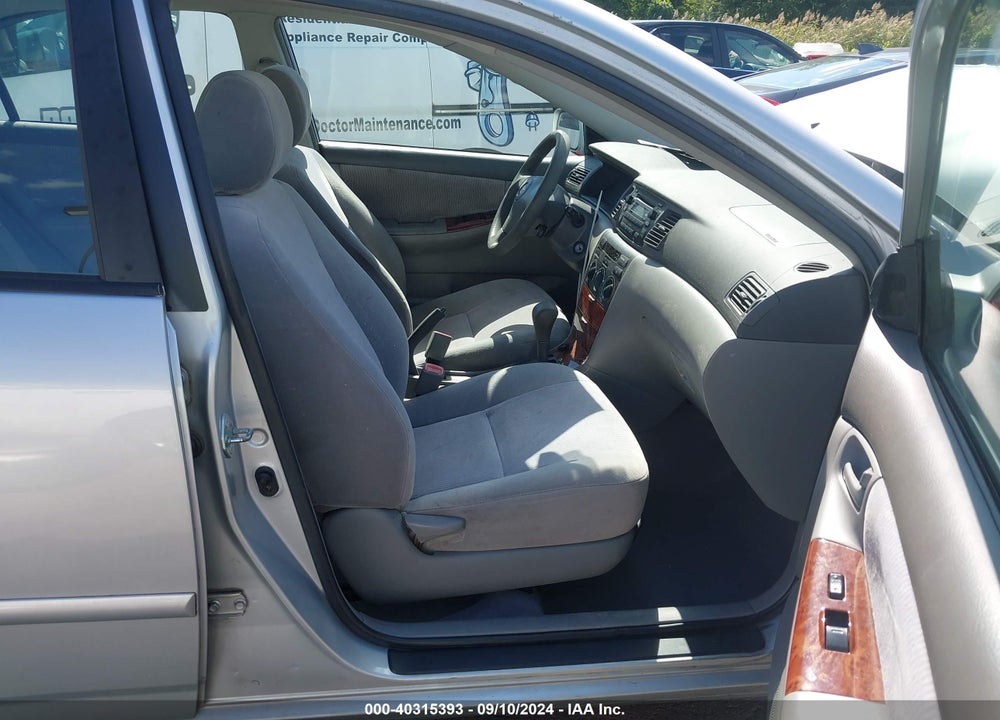 2005 TOYOTA COROLLA LE VIN: 1NXBR32E65Z438705