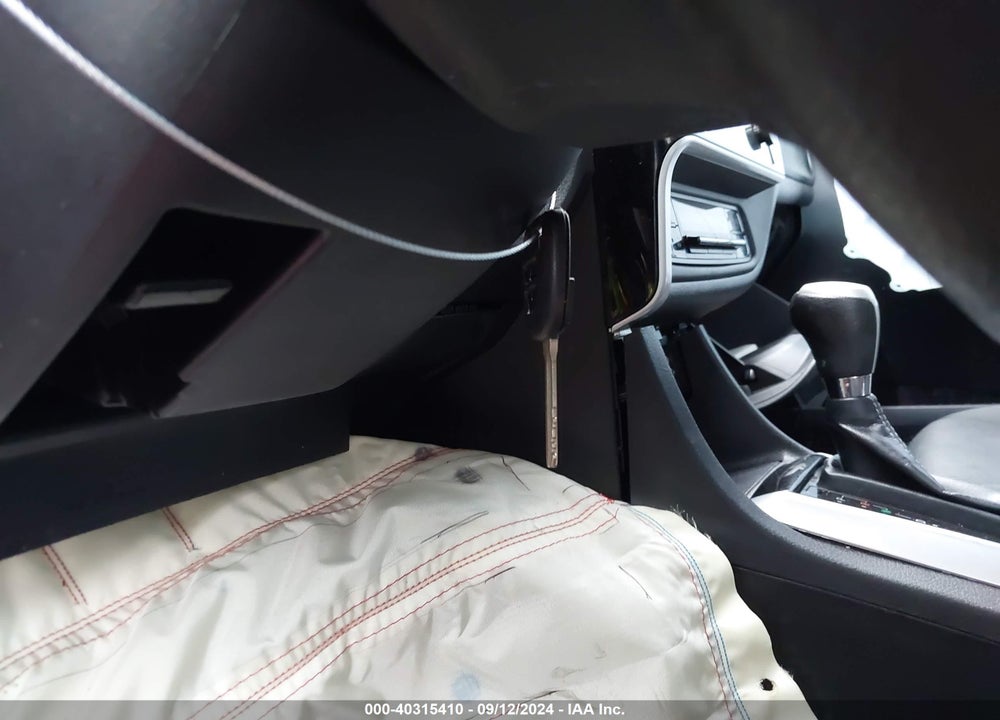 2019 TOYOTA COROLLA LE VIN: 2T1BURHE5KC137686