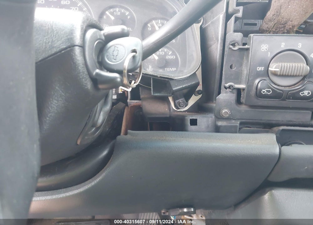 1999 CHEVROLET SILVERADO 1500 VIN: 1GCEC14W1XZ182542