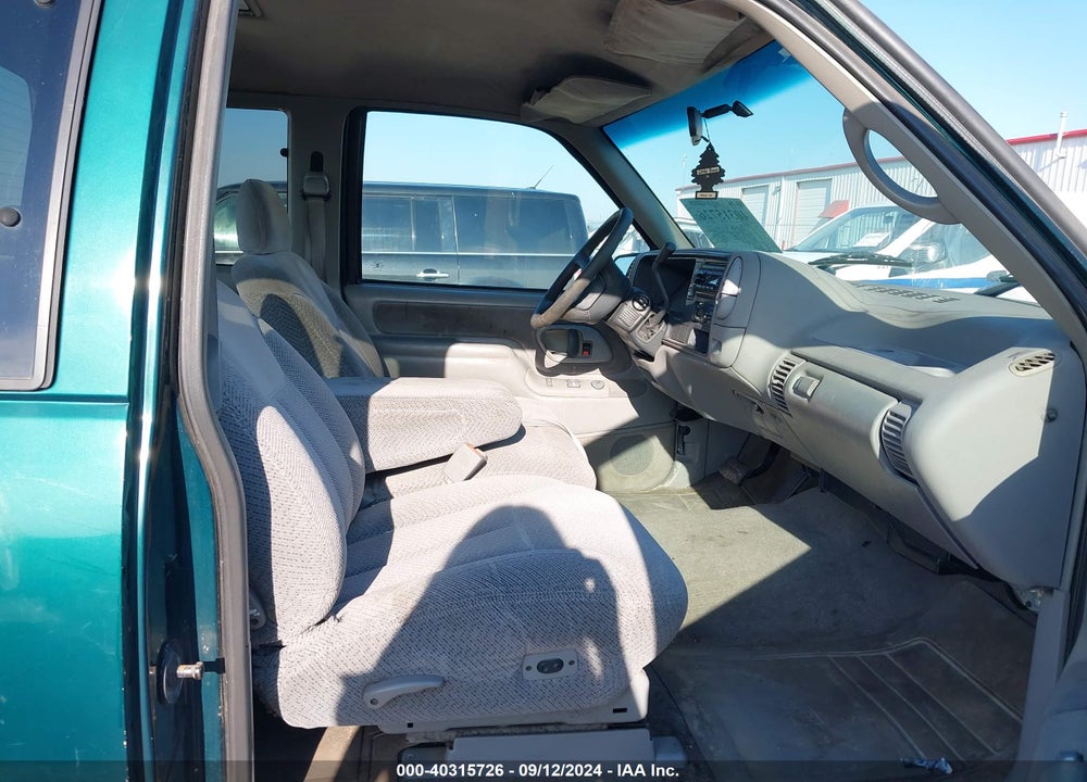 1996 CHEVROLET GMT-400 C1500 VIN: 2GCEC19M6T1108981
