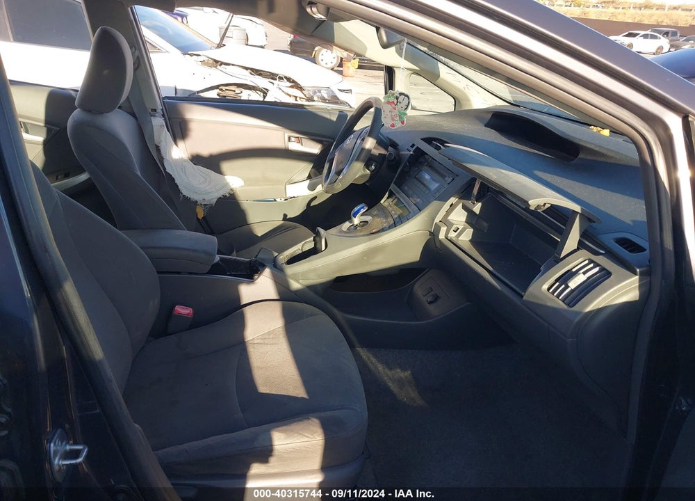 2011 TOYOTA PRIUS TWO VIN: JTDKN3DU7B1386342