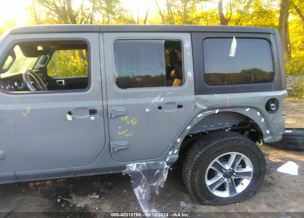 2022 JEEP WRANGLER UNLIMITED SAHARA 4X4 VIN: 1C4HJXEN8NW148396