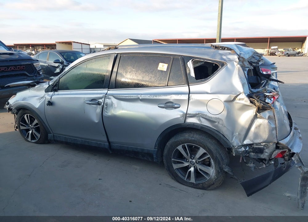 2018 TOYOTA RAV4 XLE VIN: JTMWFREV5JJ210266