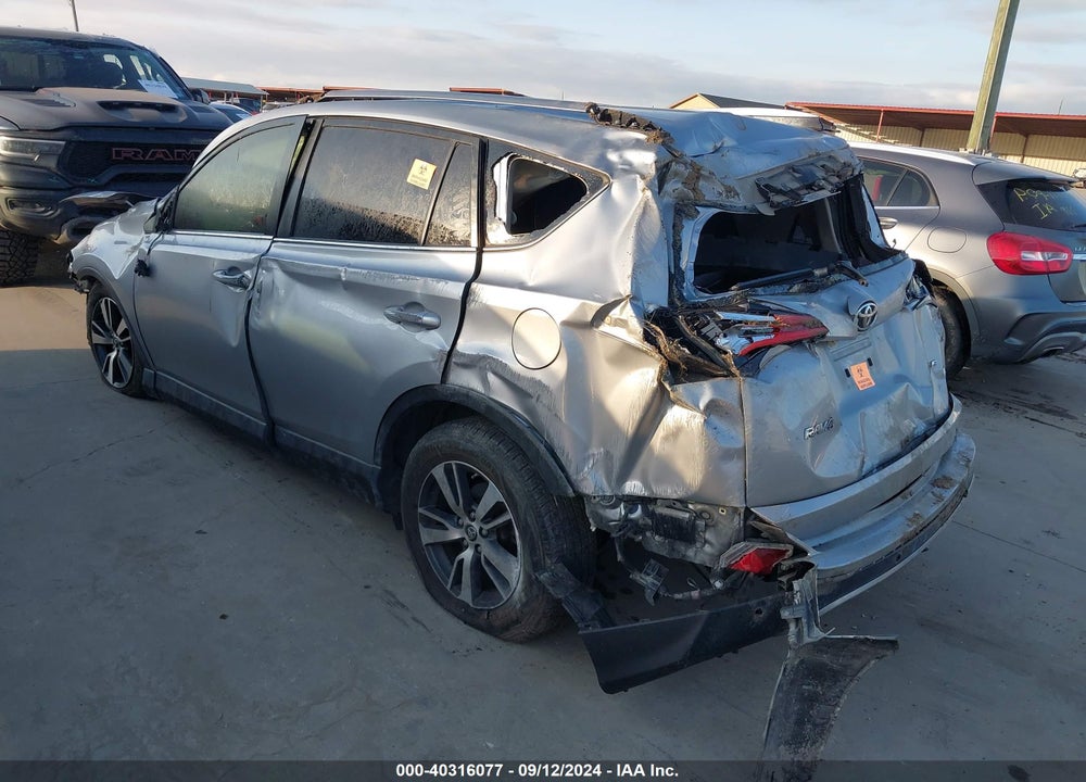 2018 TOYOTA RAV4 XLE VIN: JTMWFREV5JJ210266
