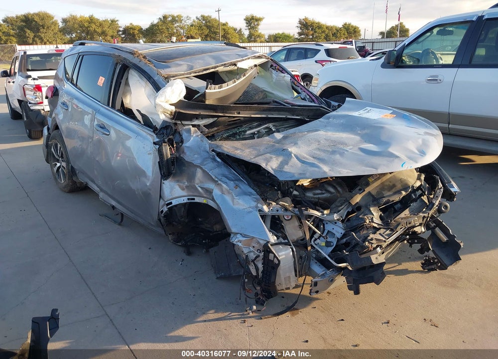 2018 TOYOTA RAV4 XLE VIN: JTMWFREV5JJ210266